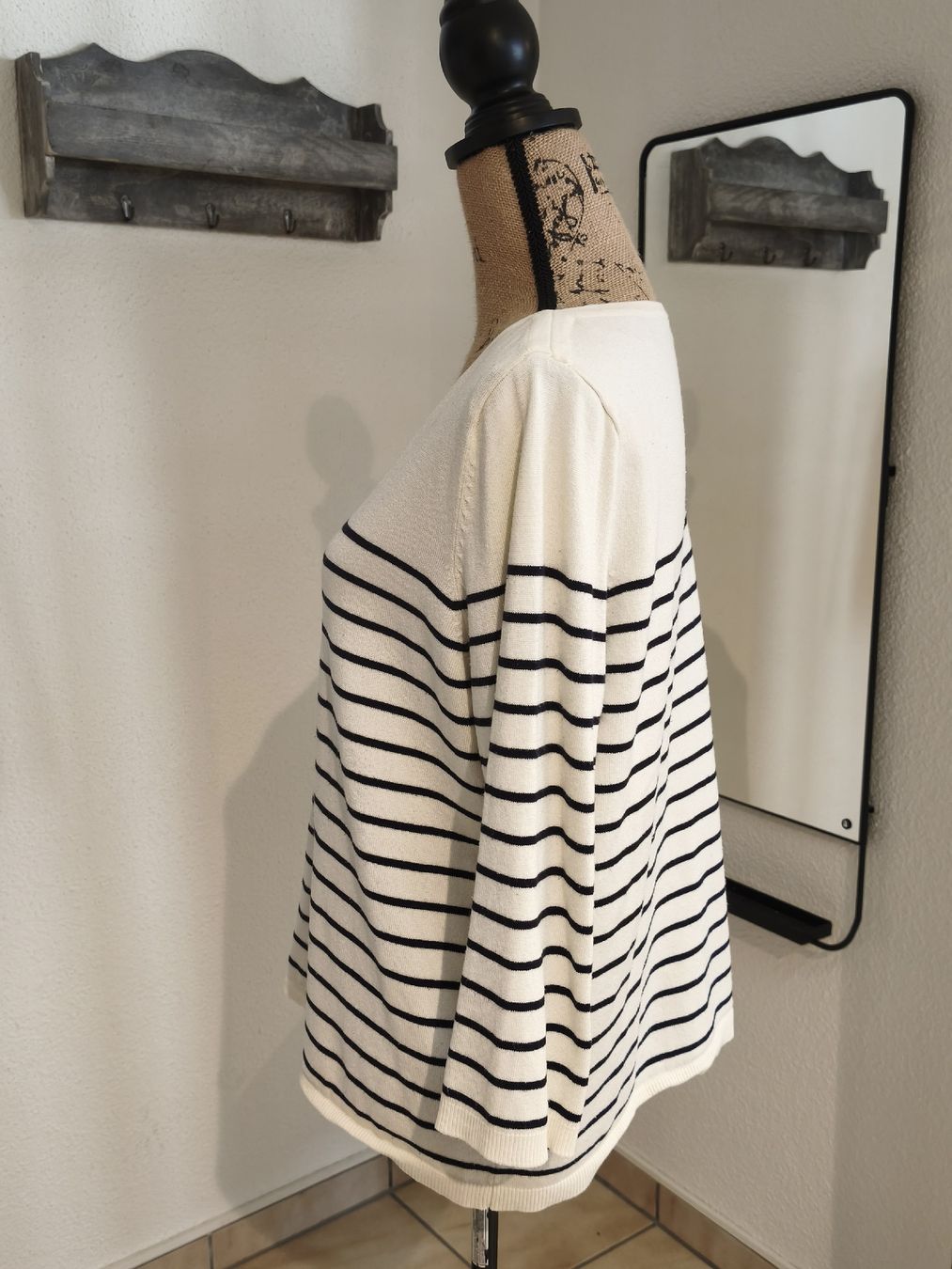 H&M Maglioni & Felpe: H&M Streifenpullover maritim Weiss/Schwarz Gr. XL – Usato da Emmetten venduto da SecondhandSiska 1