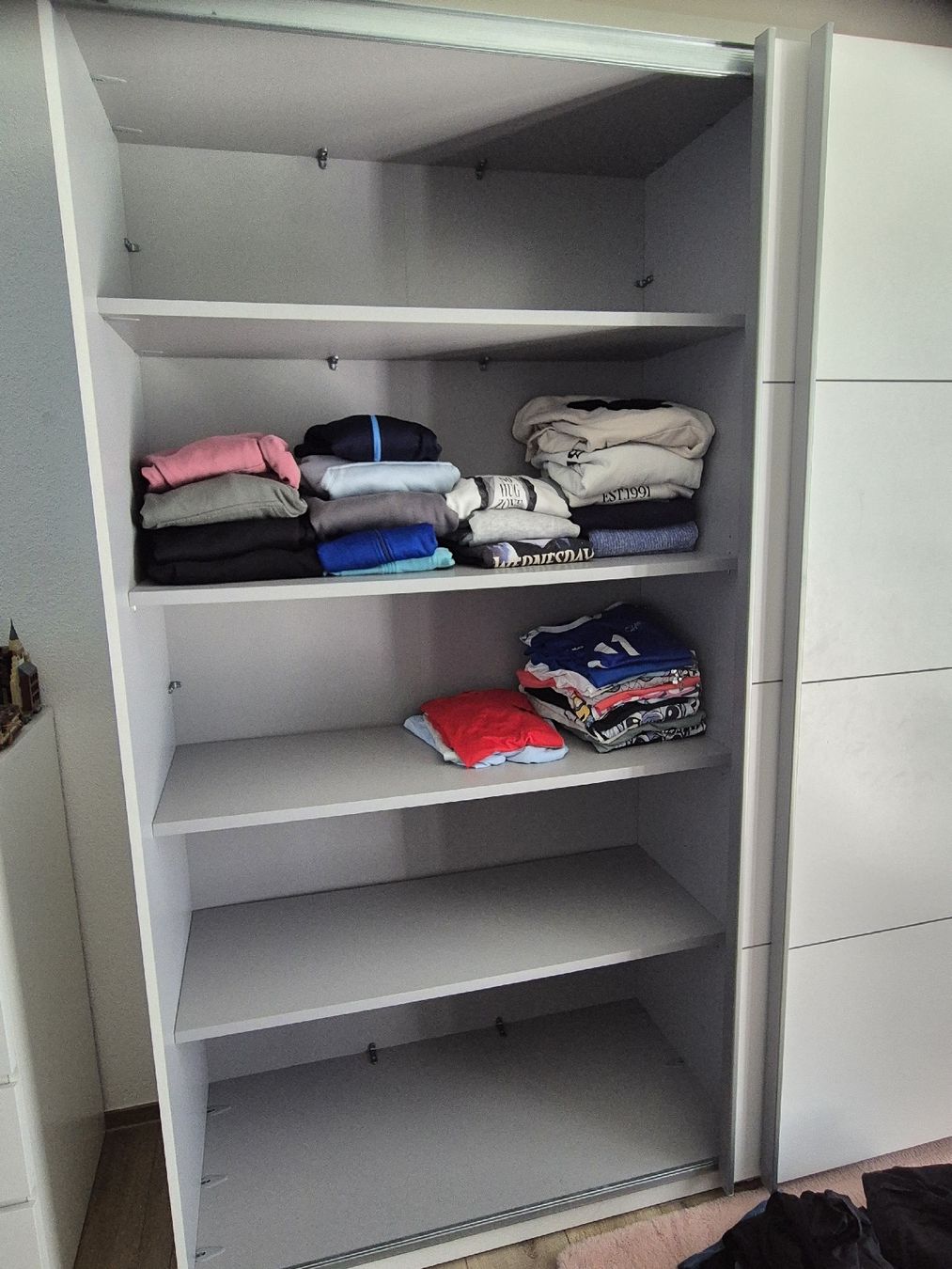 Armoires: Schwebetürenschrank – D'occasion à Aadorf par Debrunne 1