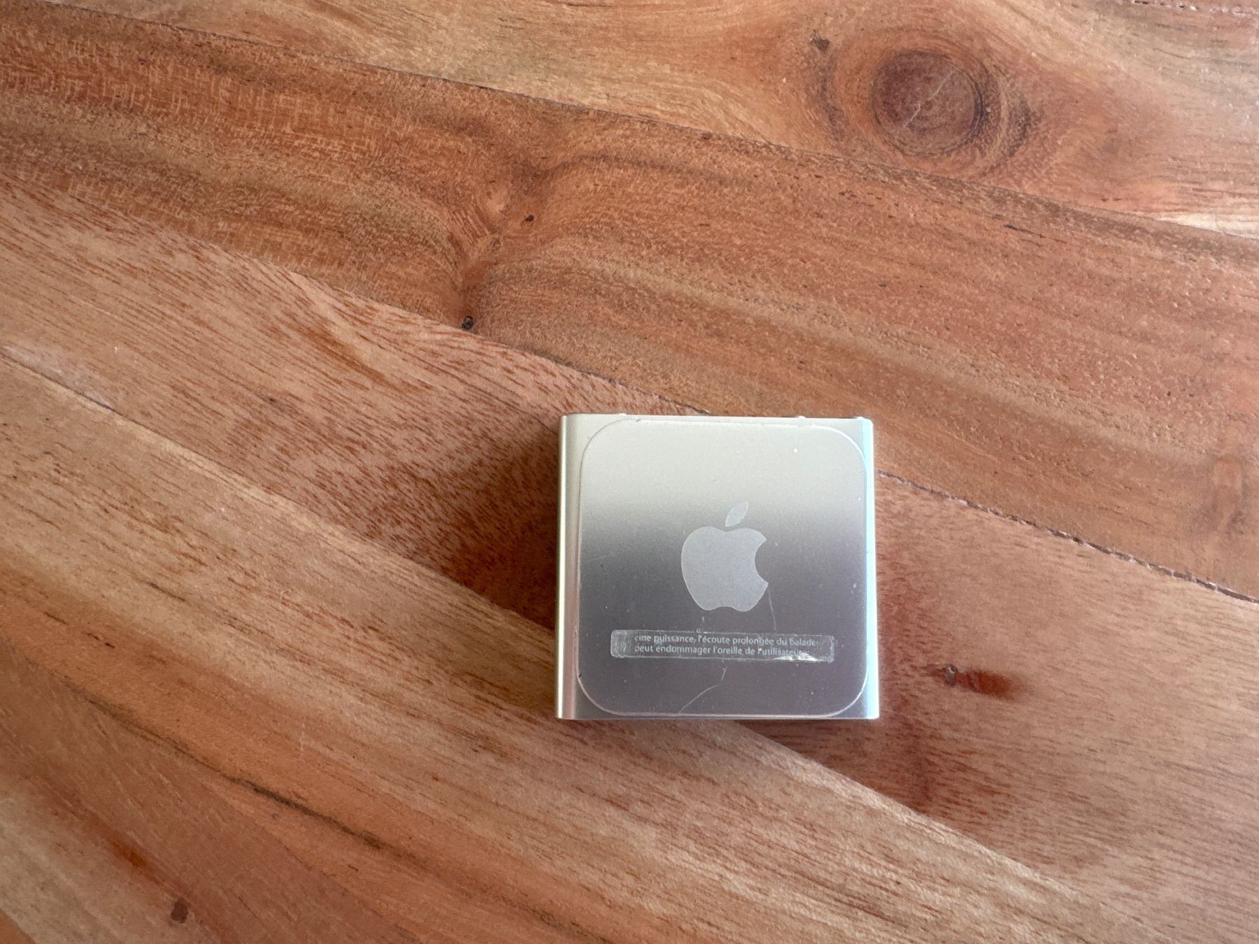 Apple Lettore multimediale portatile: iPod nano 6 Silber 8GB mit Ladekabel – Usato da St. Gallen venduto da hae_6rmh 4