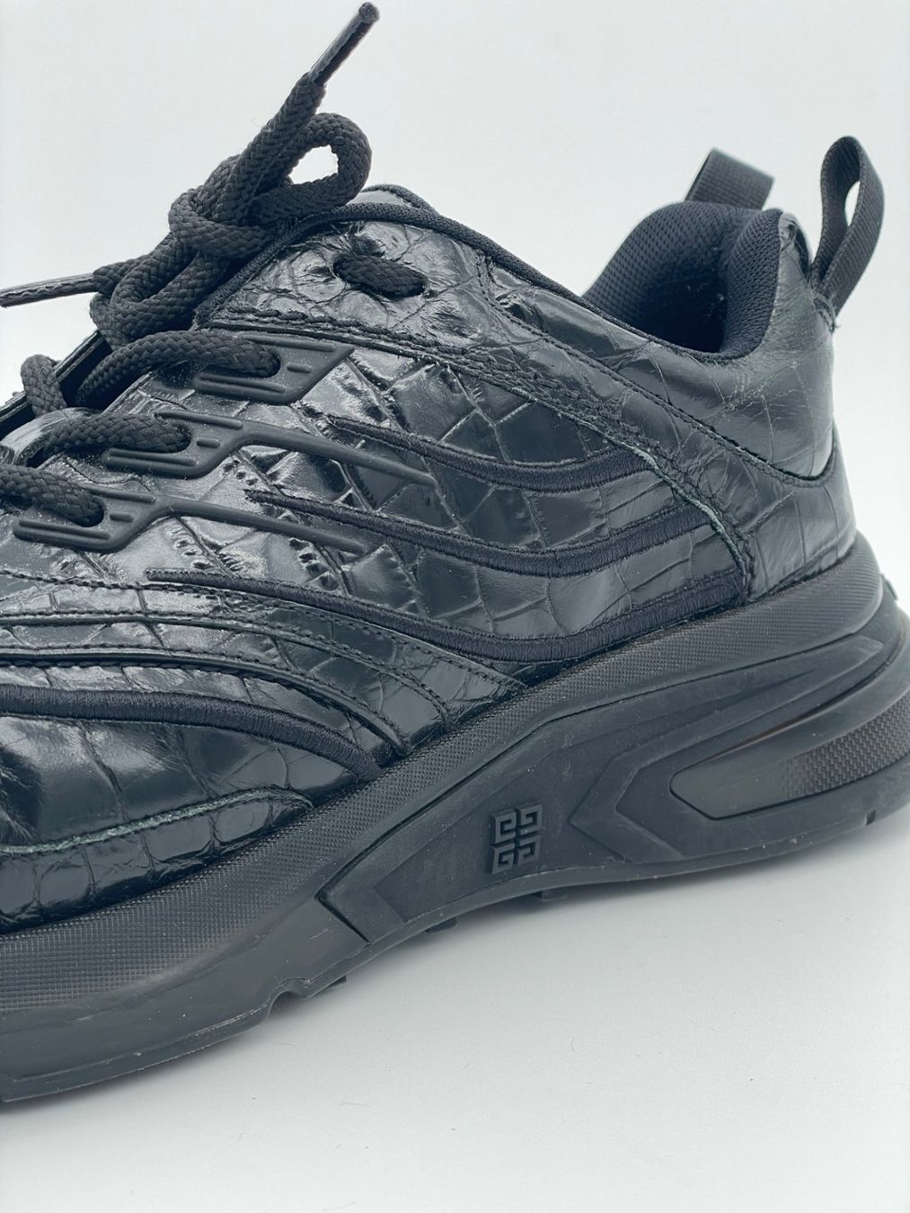 Givenchy Scarpe da donna: Givenchy  GIV 1 Croc-Effect Low Top Sneaker EU 40 Schwarz – Usato da Zürich venduto da shoe_shop 4