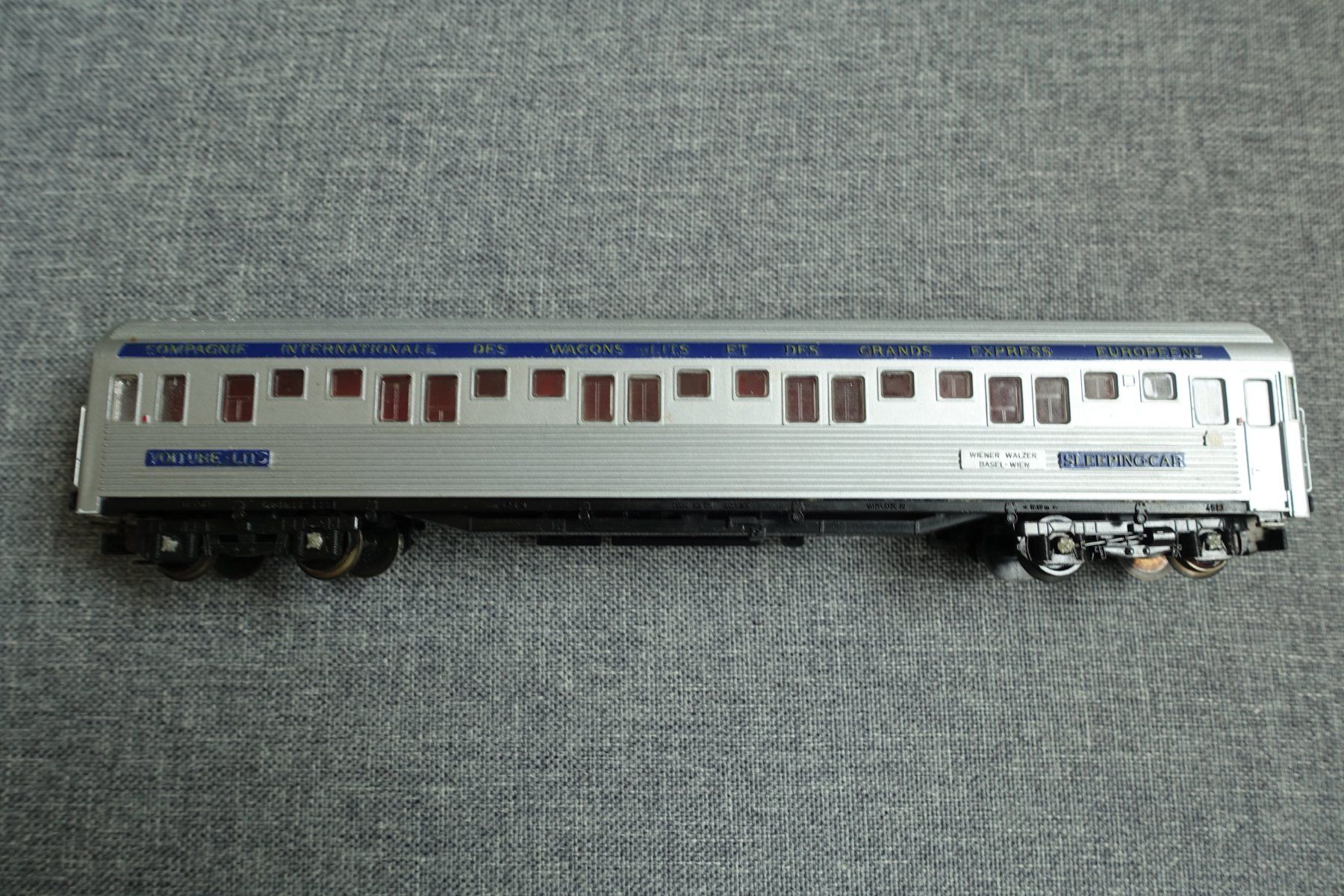 Kleinbahn Modelleisenbahnen: KLEINBAHN No. 385 ISG Schlafwagen Type P – Gebraucht aus Wallbach von Sarrows