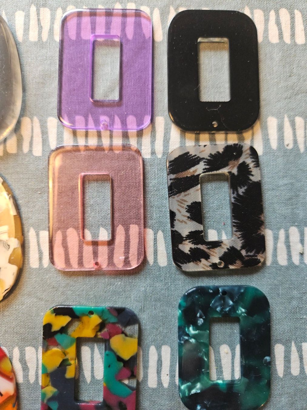 Sonstiger Schmuck: 33 boucles acétate pour bijoux pendentifs – Neu und originalverpackt aus Thônex von lacomtessedesfees 2