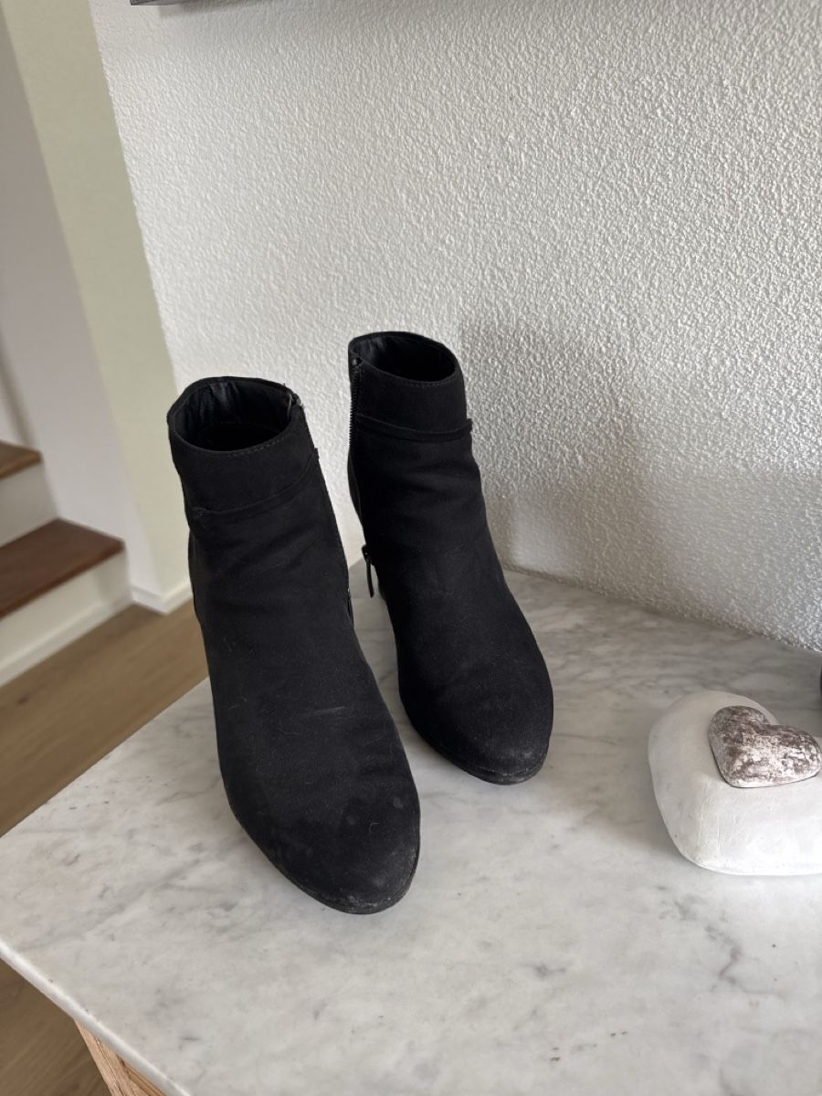 Scarpe da donna: Stiefeletten 39 Tamaris – Usato da Burgdorf venduto da Sjana 1