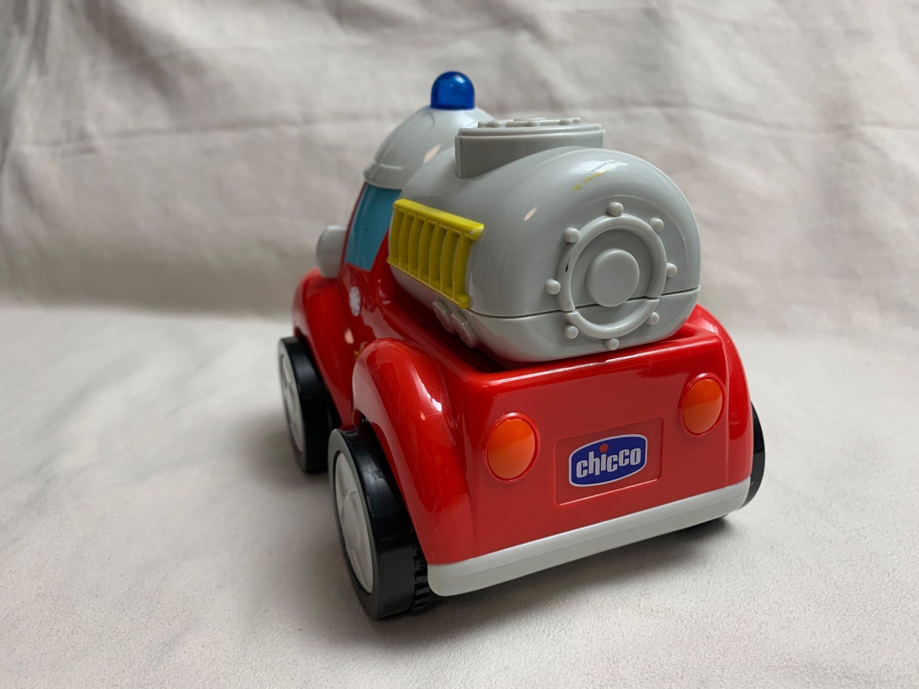 Chicco Fahrzeuge für Kinder: Chicco Feuerwehrauto mit Musik – Gebraucht aus Ehrendingen von Sansav 3