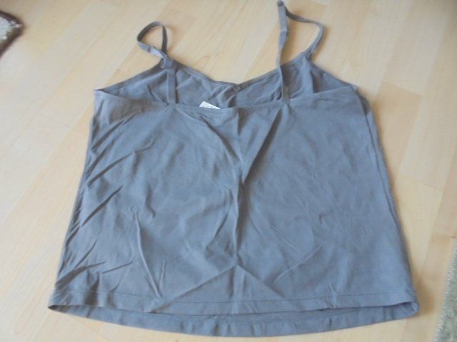H&M Top: Top grau Gr. 44-46 H&M – Nuovo (secondo la descrizione) da Hinwil venduto da Glasperlen