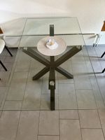Moderner Glastisch mit speziellem Fuss - Top Zustand!