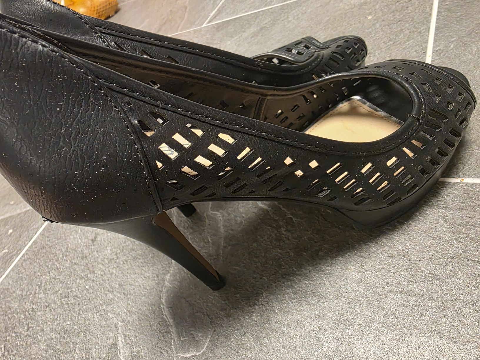 Cube Scarpe da donna: Schwarze CUBE Peep-Toe Pumps mit Cut-Outs, Grösse 38 – Usato da Toffen venduto da ver_x68f 3