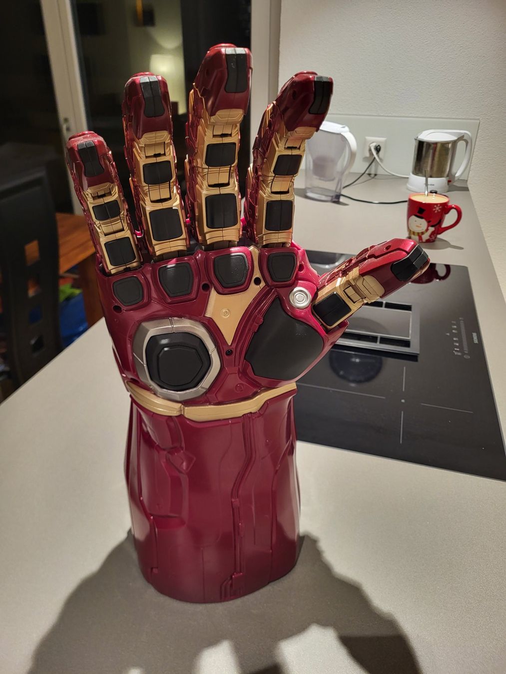 Hasbro Statuette: Avengers Marvel Legends-Serie Endgame Power-Handschuh – Usato da Niederhelfenschwil venduto da Bruce019 1