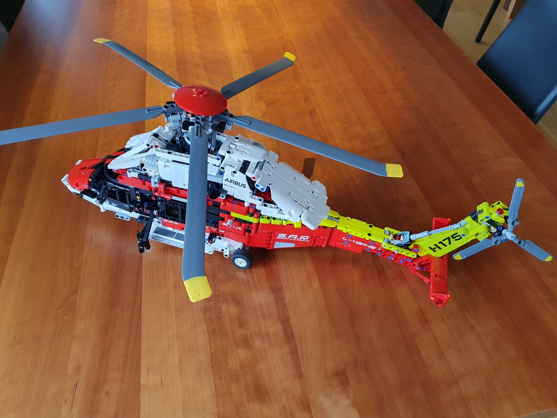 Lego Kit di costruzioni: Lego 42145 Heli Airbus – Usato da Triesen venduto da platzproblem1 1