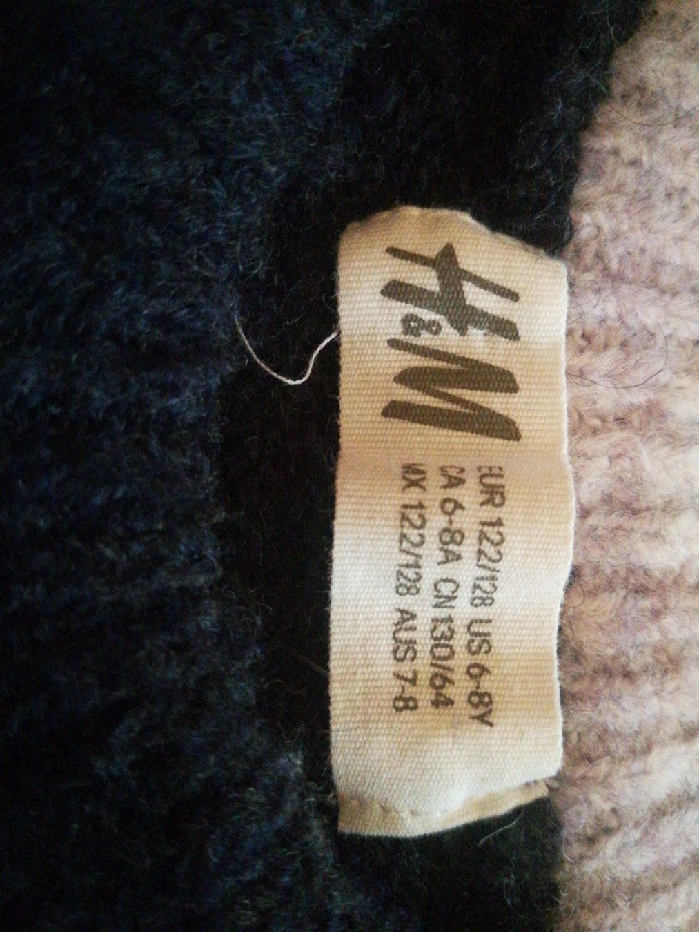 H&M Maglioni & Felpe: Pulli dunkel blau H&M 122-128 – Usato da Zürich venduto da laude 1