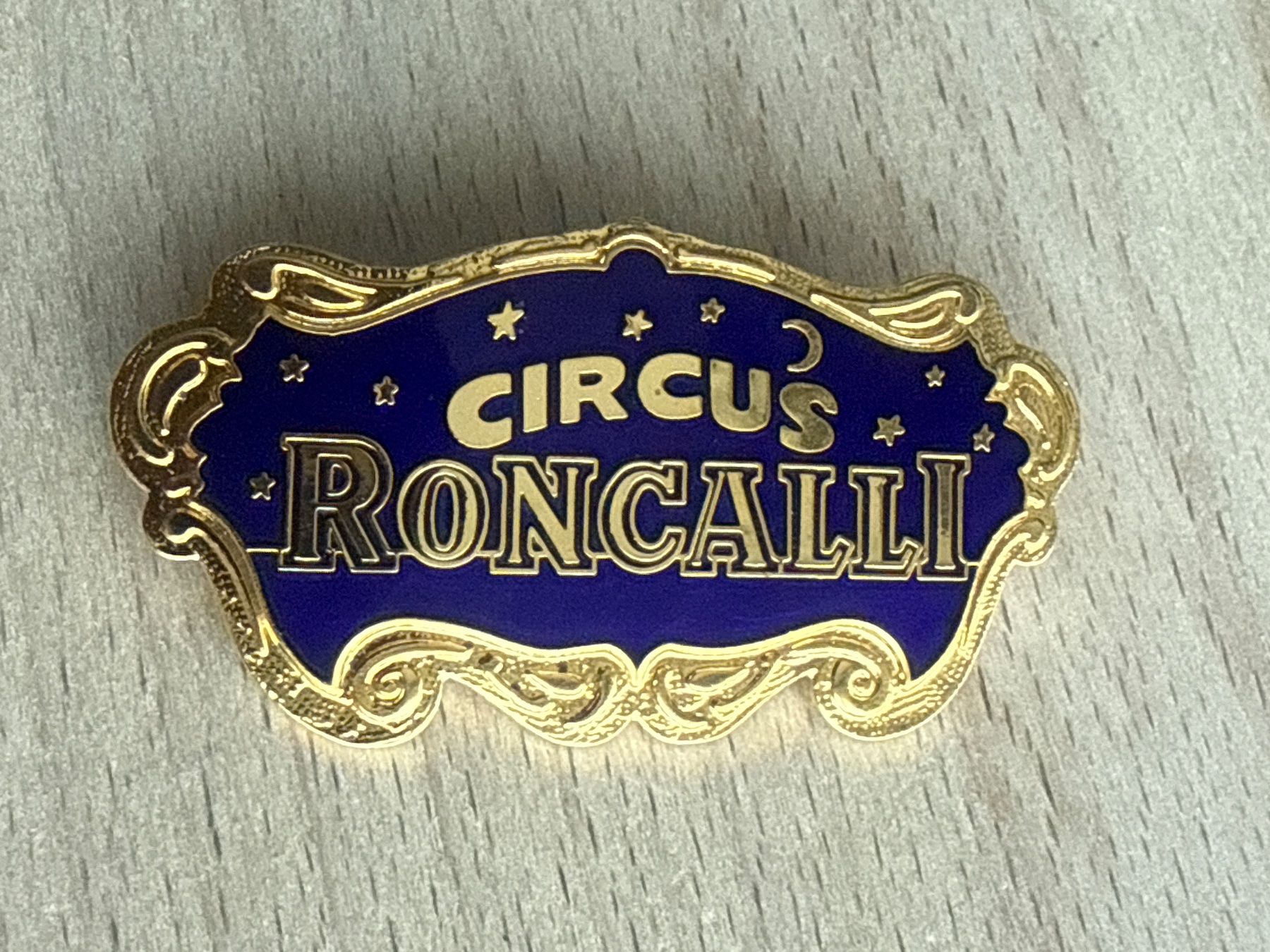 Placchette & Badge: Anstecknadel Circus Conelli – Usato da Glattbrugg venduto da Schweigmatt 1