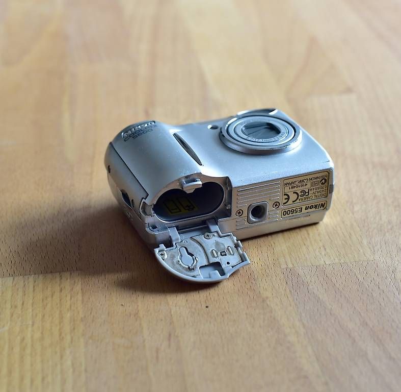 Nikon Kamera: Nikon Coolpix 5600 Silver Digital Camera – Gebraucht aus Zürich von BassLime 3