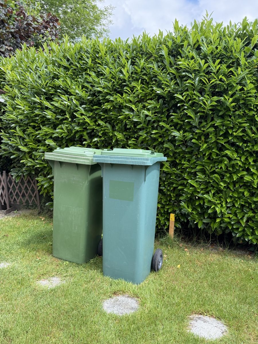 Cestini per rifiuti: Garten, Kunststoffcontainer 8610 Abholbereit! – Usato da Uster venduto da mead_601