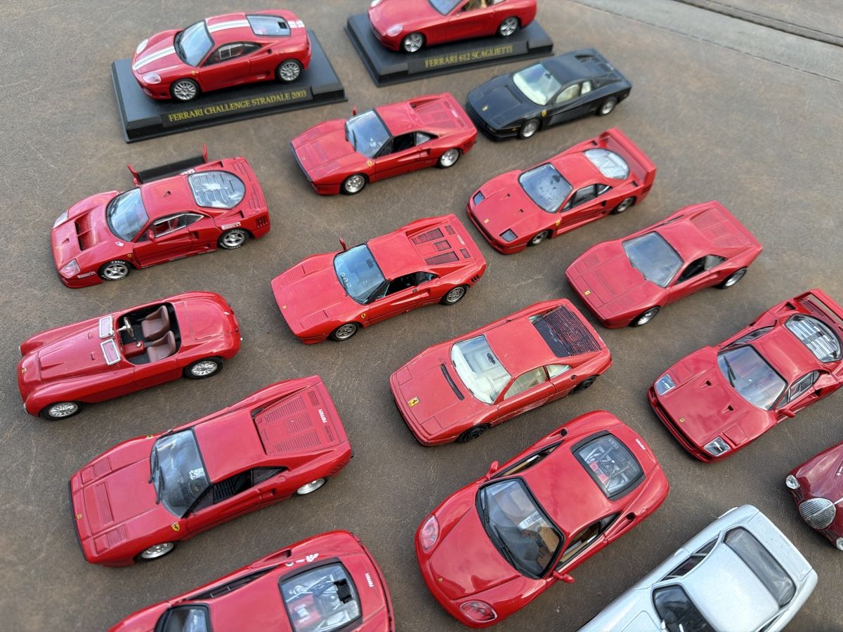 Modellini d'auto: Ferrari Sammlung in 1/43 - 18 Modelle – Difettoso da Wolfwil venduto da Rolex1 2