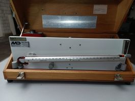 Antikes Differenzdruck-Messgerät mit Flüssigkeitssäule