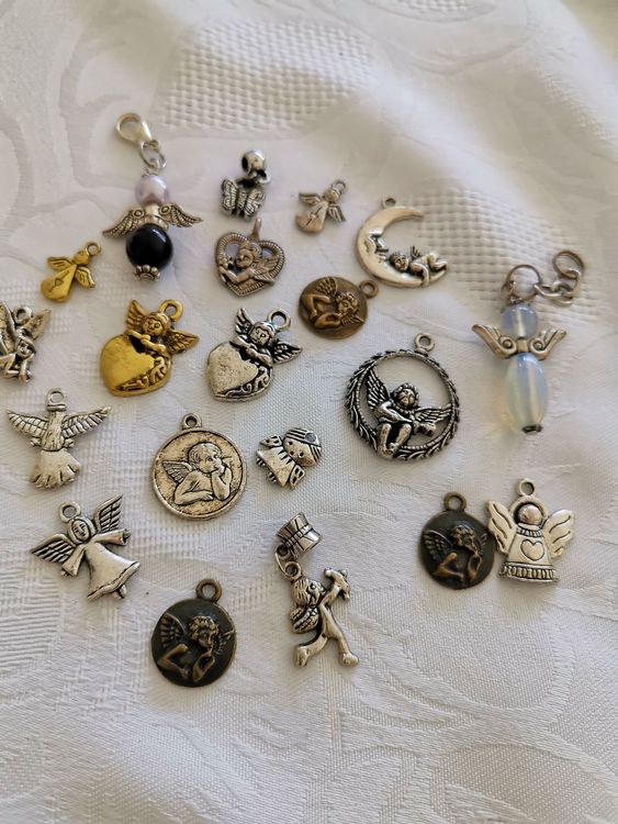 DIVERSE CHARMS Kaufen auf Ricardo