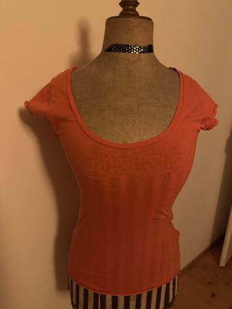 H&M T-Shirt orange Grösse S mit Dekor hinten
