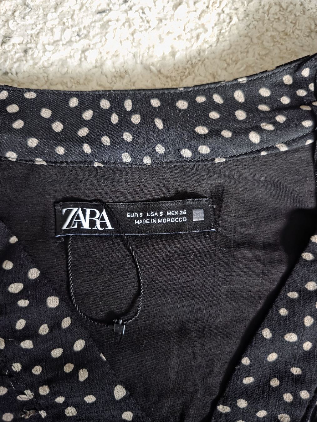 Zara Kleider: Robe Zara noire à pois taille S – Gebraucht aus Vevey von Renka2011 1