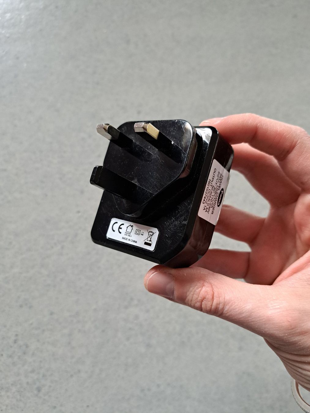 Unità & Adattatore: Adaptateur Canada double USB-A – Usato da La chaux-de-fonds venduto da shellshock 2
