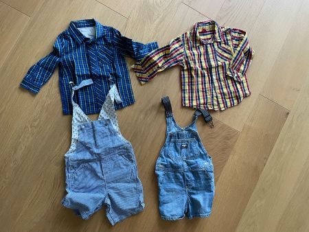 2 Kurze Latzhosen und Hemde für den Sommer