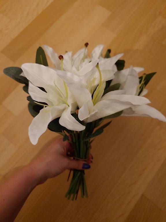 Pflanzen & Samen: Kunstblumen (Lilien) – Gebraucht aus Winterthur von CeVe95