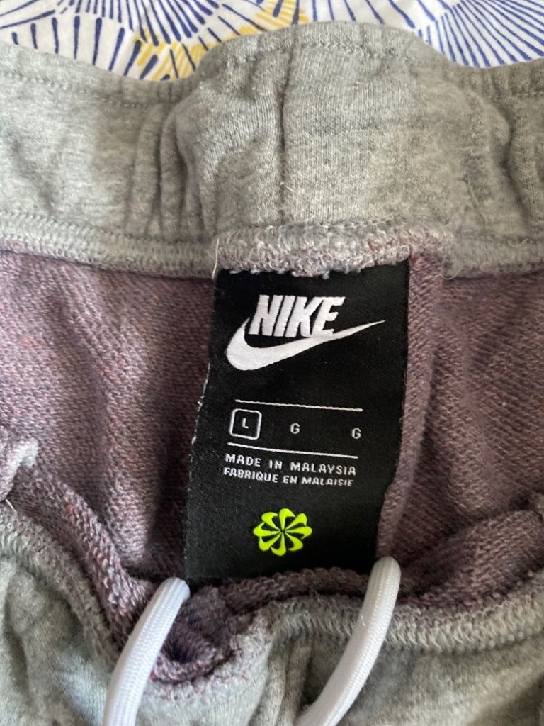 Nike Pantaloni: Nike - Pantalon gris taille L – Usato da Geneve venduto da tom_d7f8 2
