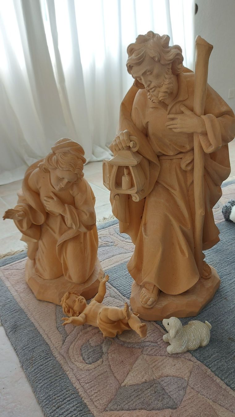 Alle Dekorationen: Krippenfiguren Holz Geschnitzt 60cm hoch – Neu (gemäss Beschreibung) aus Arlesheim von soggenase