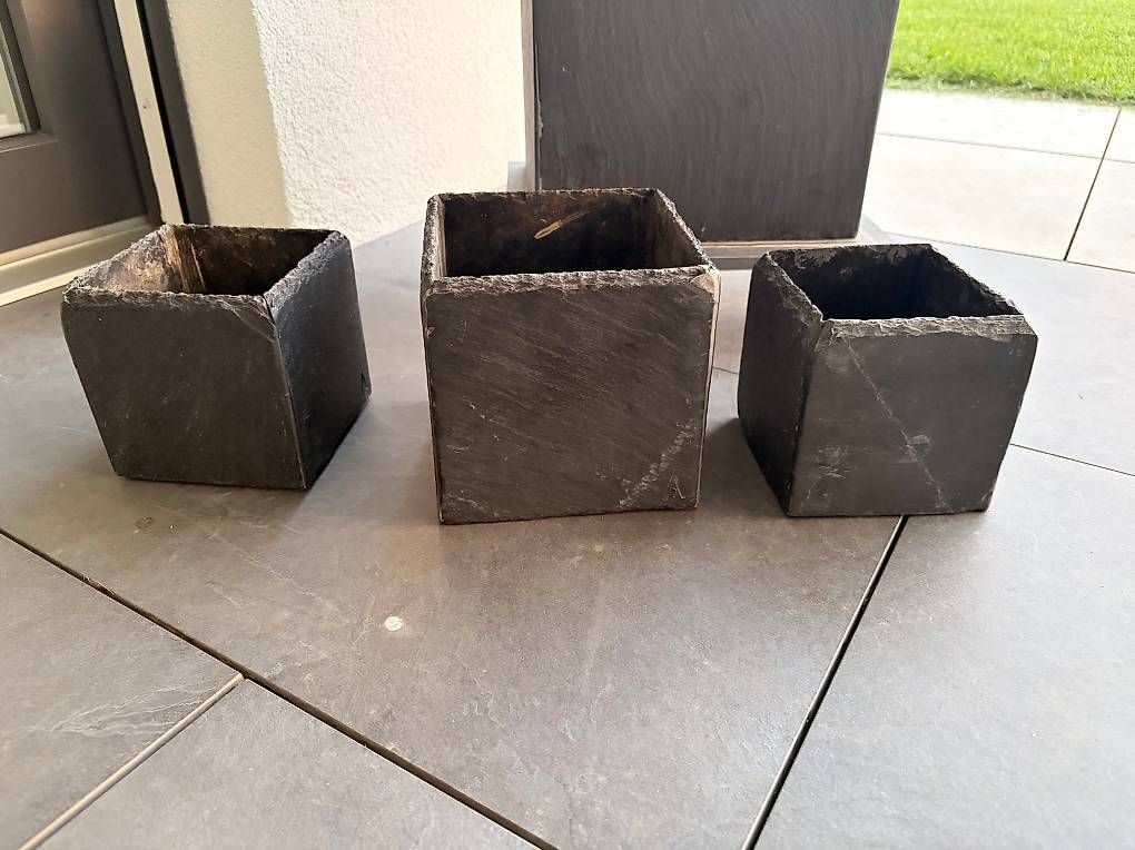 Vasi per fiori: 3 Schiefer Blumentöpfe klein – Usato da Kleindöttingen venduto da Sabey