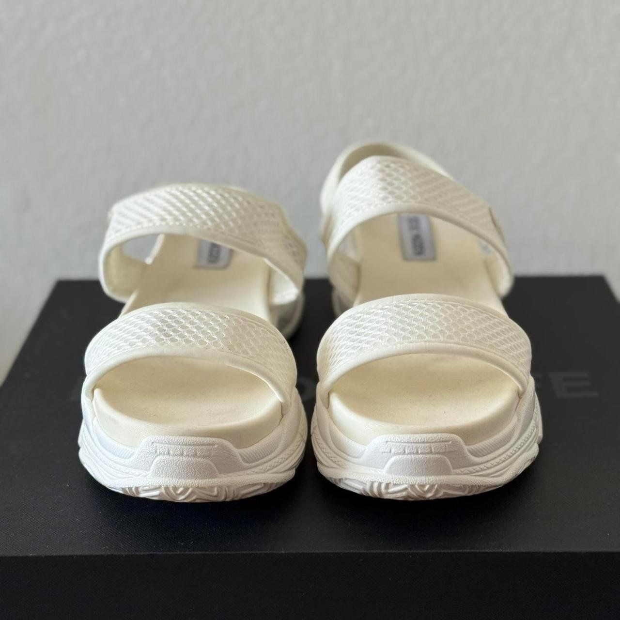 Steve Madden Scarpe da donna: Steve Madden Sandalen, weiss, Gr. 40 – Usato da Bachenbülach venduto da Shukkley
