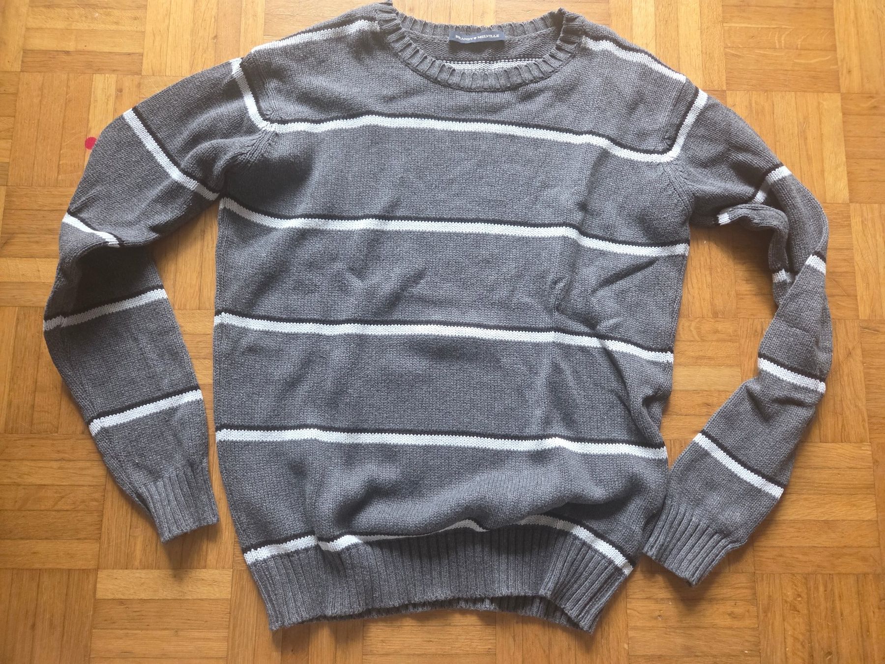 Pulls & Sweat-shirts: 4 Pullover Gr. S, 2x Levi's – D'occasion à Basel par grandfamily 4