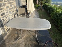 Gartentisch oval grau Metallgestell guter Zustand