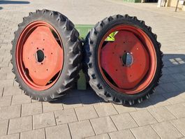 Zwei kleine Traktorenräder für Oldtimer