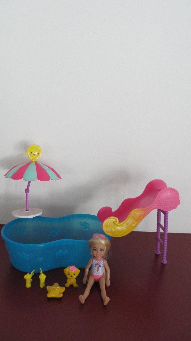 Bambole: Pool Playset mit Rutsche und Barbies, Sommer-Spass – Usato da Brunnen venduto da Kiwiland1 2