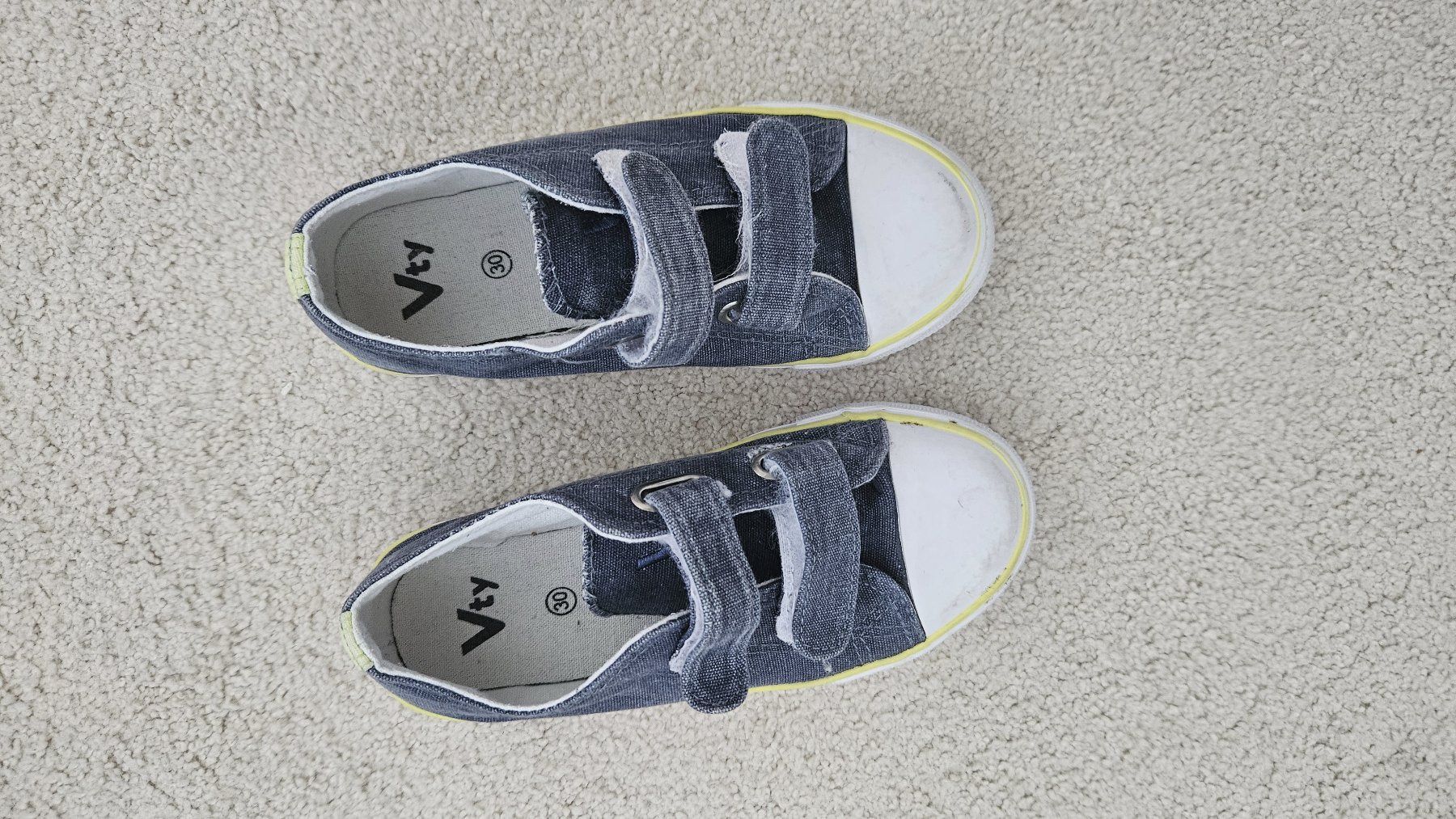 Scarpe per ragazzi: Turnschuhe Klettschuh 30 weisse Sohle – Usato da Gossau SG venduto da dolores_x 3