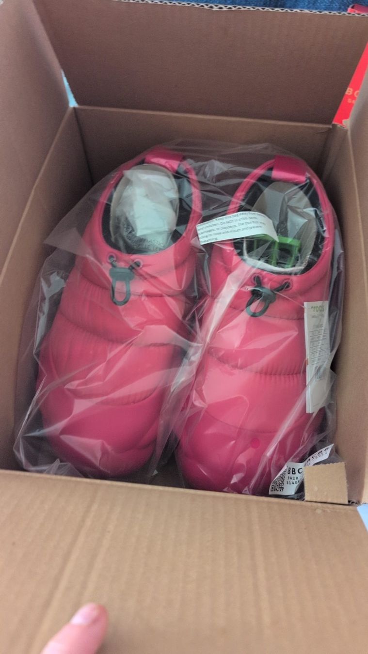 Crocs Scarpe da donna: Overpuff shorty dragon fruit Slipper Grösse 41/42 – Nuovo (secondo la descrizione) da Dübendorf venduto da Daniel_6m5g 1