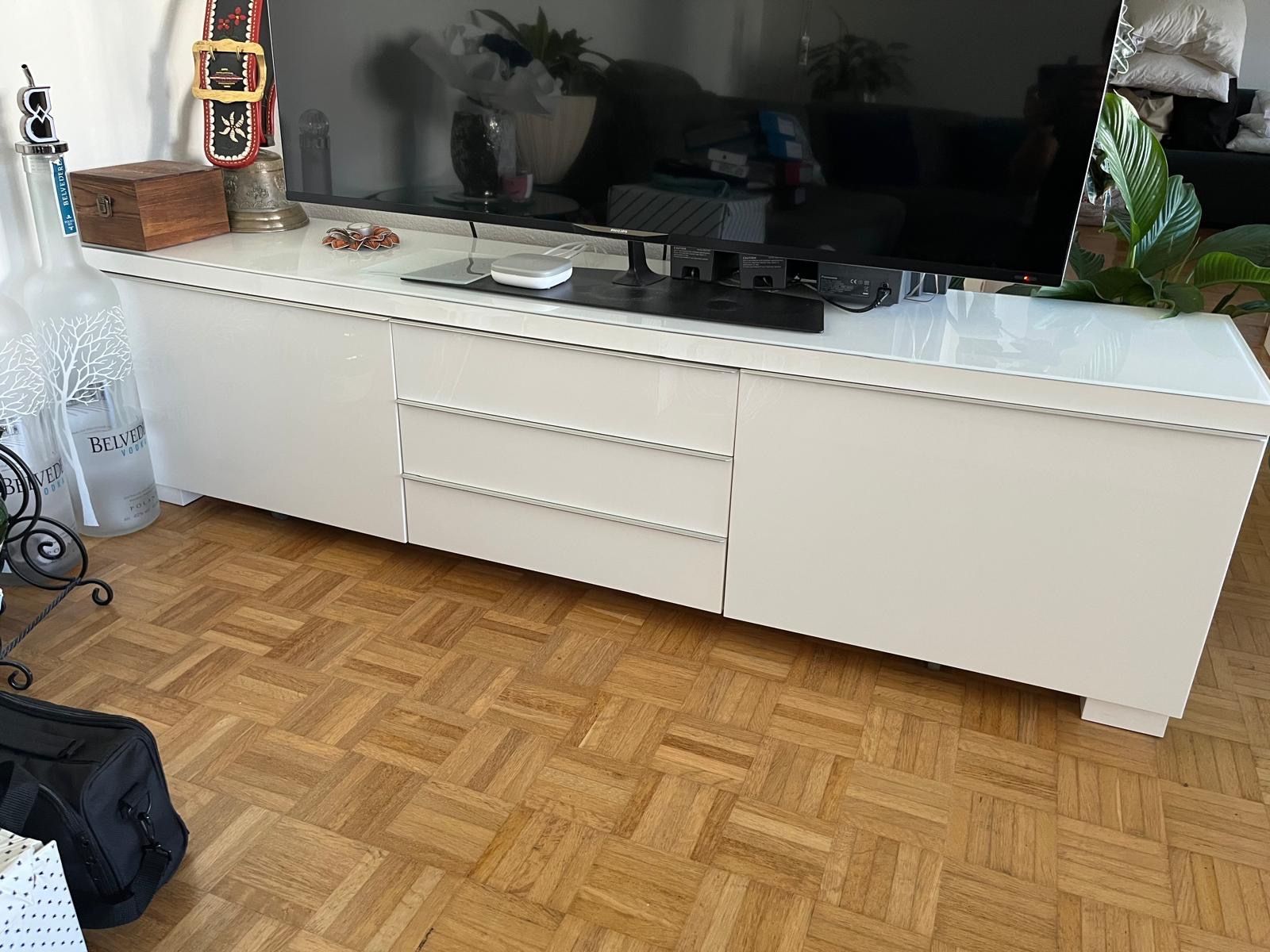 Ikea Mobili TV: Ikea Fernsehtisch – Usato da Zürich venduto da inf_99g9 1