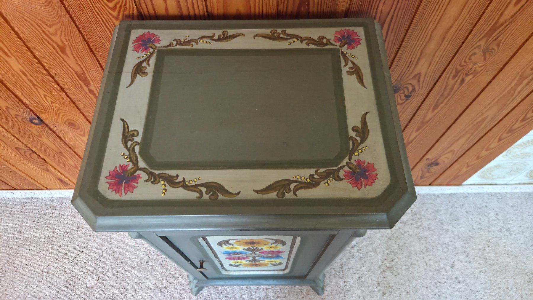 Armadi: Nachttisch bemalt mit Blumenmotiv – Usato da Zug venduto da Pat050 3