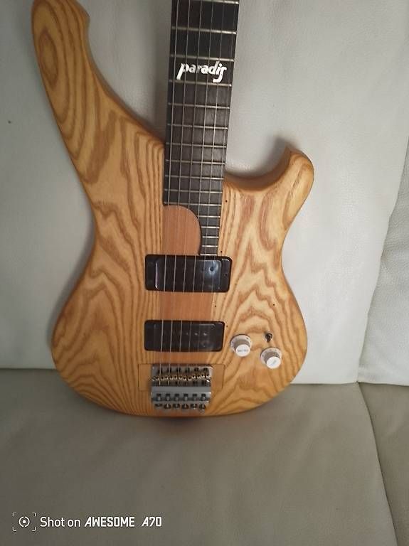 Strumenti musicali: Guitare paradis – Usato da Paudex venduto da TCHAKS