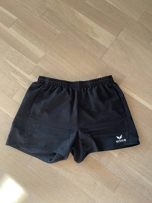 Pantaloni: Erima Shorts – Usato da Schüpfen venduto da ani_gj8r