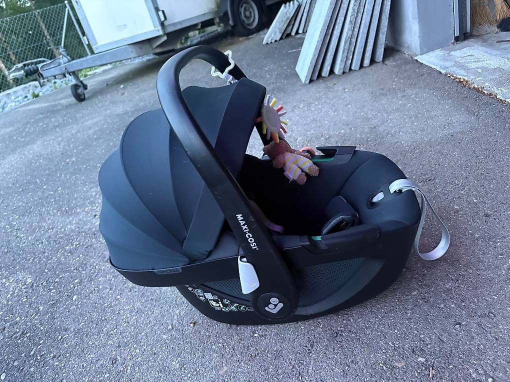 Auto-Kindersitze: Maxi Cosi Pebble 360 – Gebraucht aus Hinteregg von Caecue 1