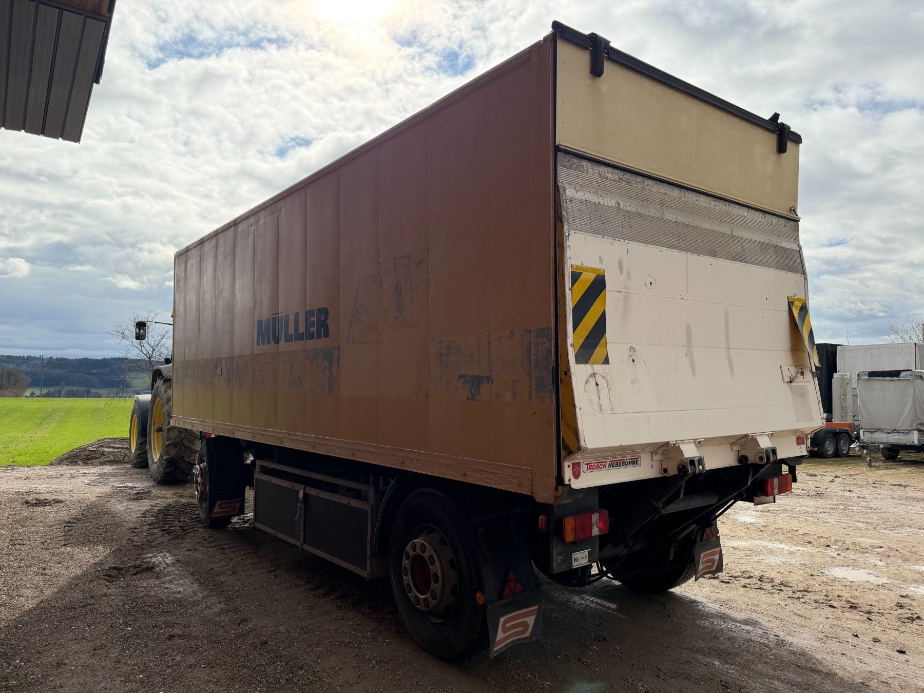 Schwarzmüller Rimorchi: Kofferanhänger mit Hebebühne / Schwarzmüller – Usato da Engwilen venduto da FaehAnhaengerGmbH 3