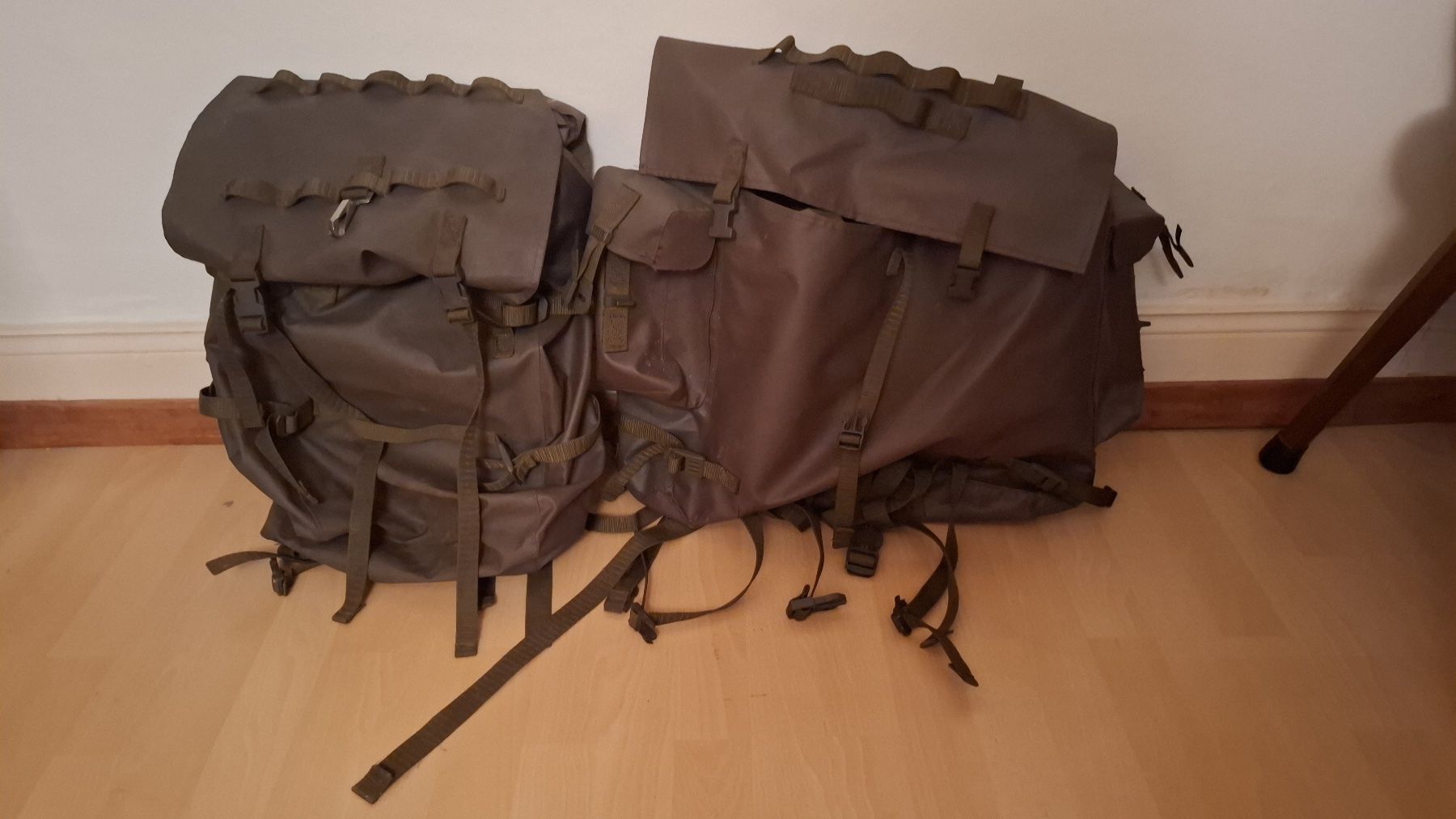 Zaini: 2 Sacs à dos de l'Armée Suisse – Usato da Bonfol venduto da sch_qy5d