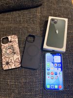 Apple iPhone 13 weiss 82 Prozent Akku mit zwei Hüllen