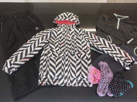 Ski Jacke O'Neill 140 mit Hose und Thermo Wäsche