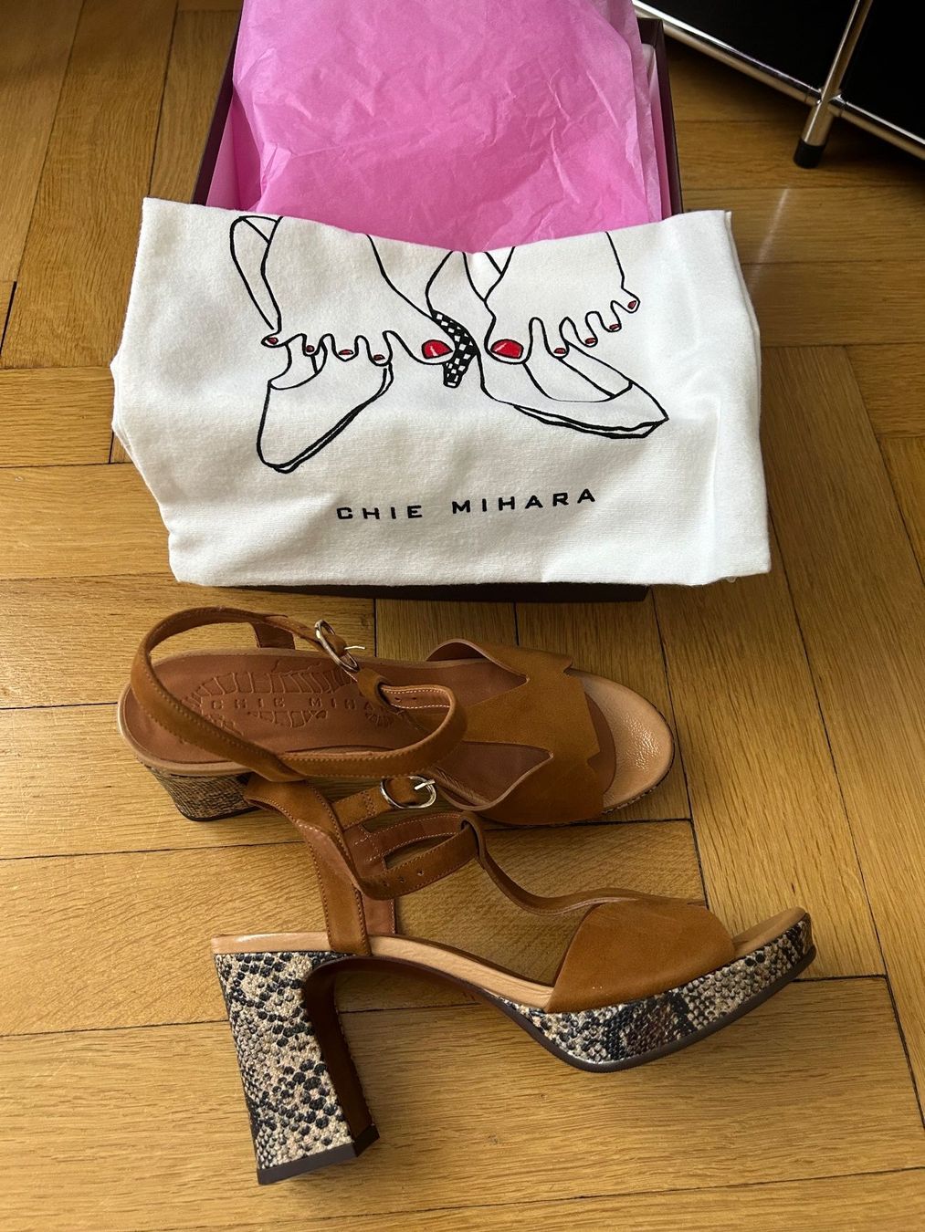 Scarpe da donna: Wunderschöne Chie Mihara Schuhe, gr. 38,5. Neu! – Nuovo e nell'imballaggio originale da Zürich venduto da dia_6ckq 2