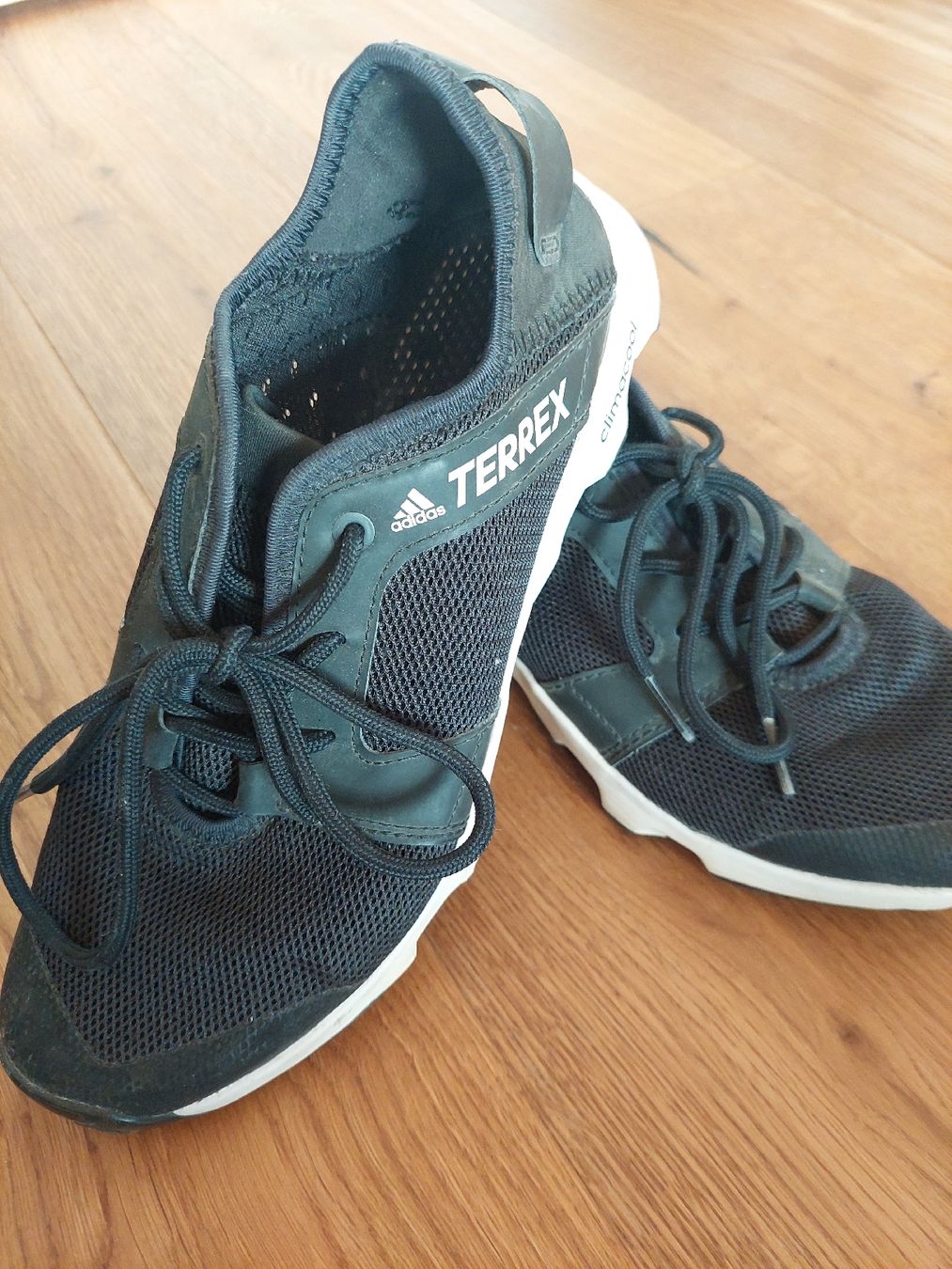 Adidas Scarpe da donna: Adidas Terrex Schuhe 38 2/3 schwarz – Usato da Schenkon venduto da rausausdemhaus