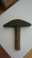 Alter Hammer mit kurzem Holzgriff