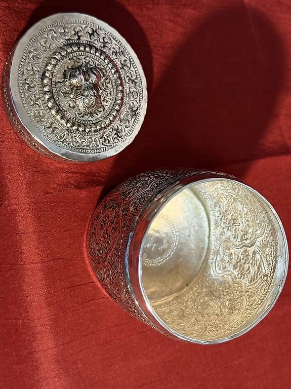 Contenitori & Simili: Burmesische  feine Betteldose Silber Dose um 1900 – Usato da Fahrwangen venduto da Dirk.Gerlach 3