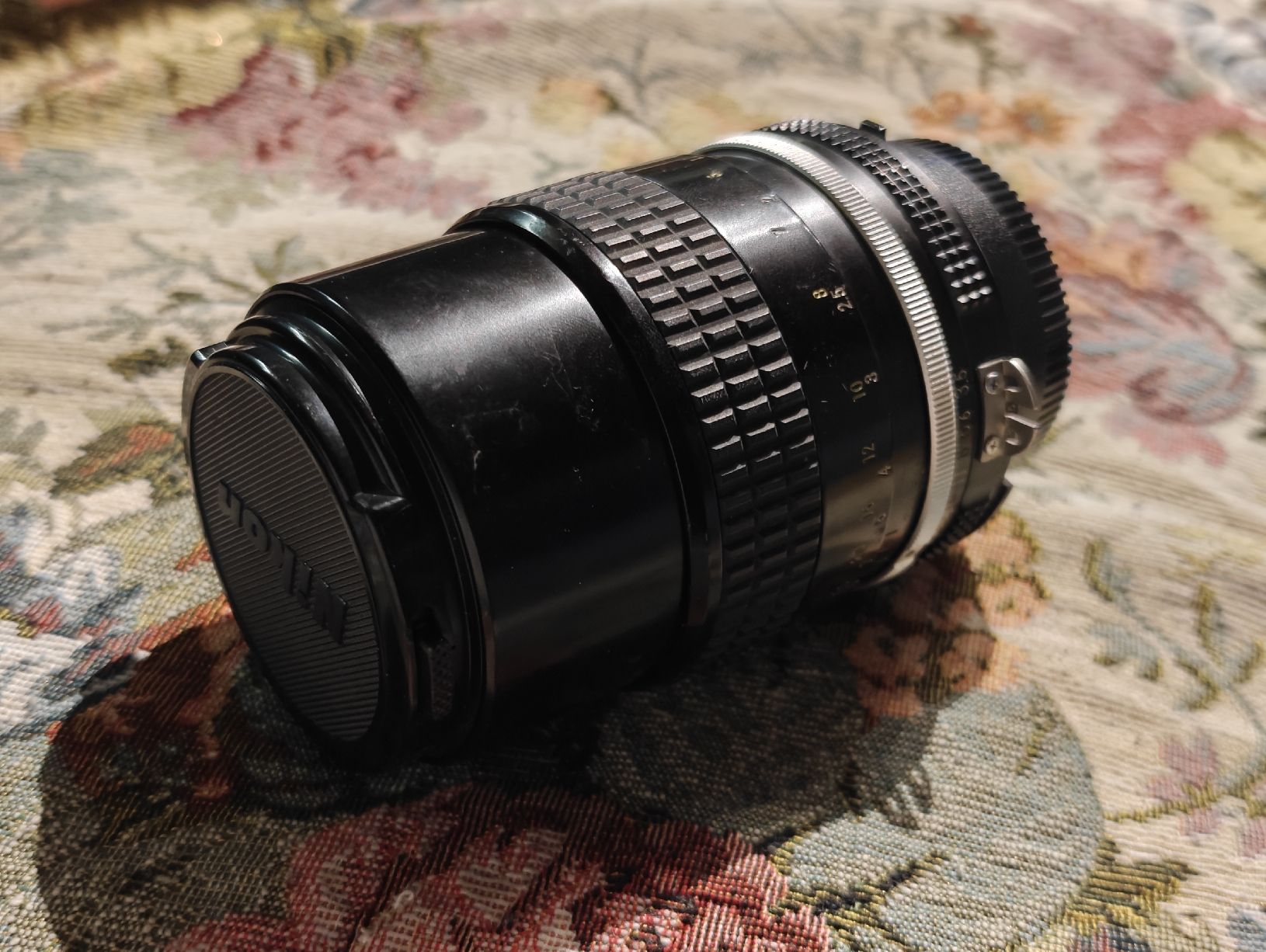 Nikkor Objektive: Nikon 135mm 3.5 Objektiv – Defekt aus Malans GR von mesmen