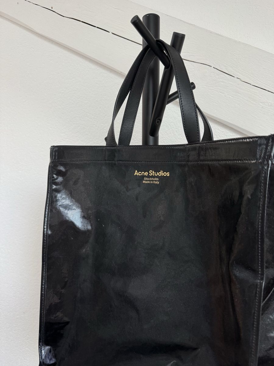 Acne Studios Taschen: Schwarze Tote Bag von Acne Studios – Gebraucht aus Zürich von emi_8nt8 1